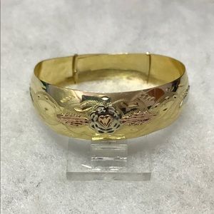 14 karat yellow gold bangle